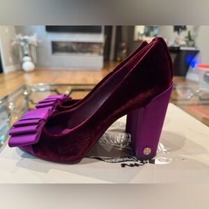 velvet cicely pumps only worn once great condition